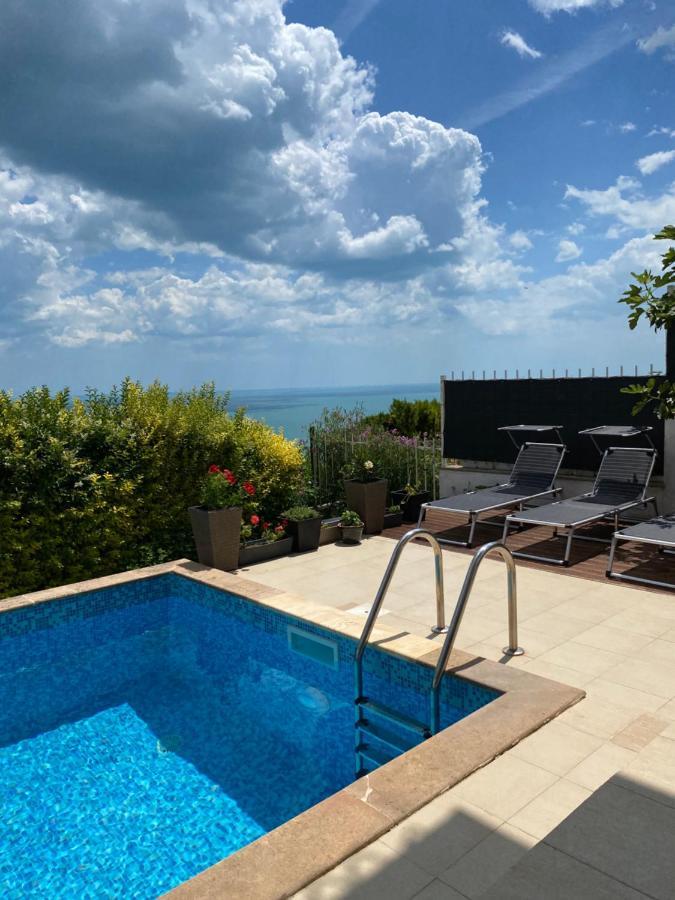 Sea Sunrise Vila Balcic Exterior foto